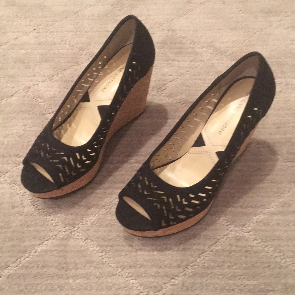 Adrienne Vittadini black wedge peep toe sandals - Picture 2 of 3